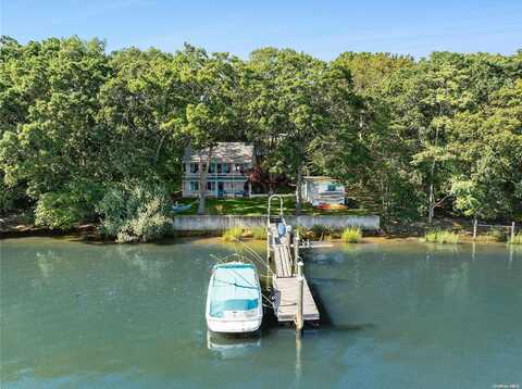 210 Redwood Road, Sag Harbor, NY 11963