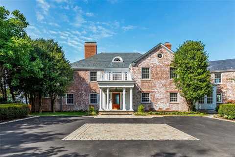 14 Private Drive, Bayville, NY 11709