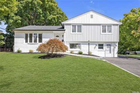 101 Grohmans Lane, Plainview, NY 11803