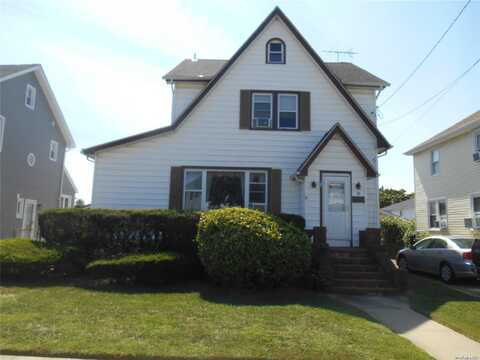 30 Regent Street, Valley Stream, NY 11580