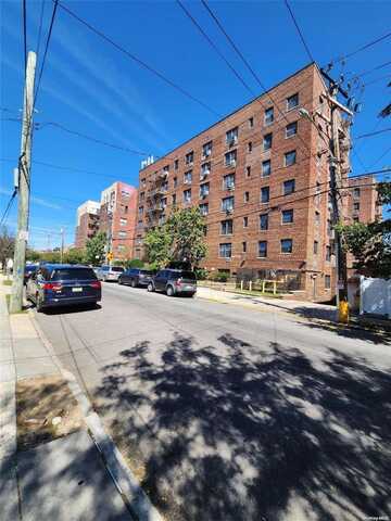 10-40 Neilson St, Far Rockaway, NY 11691