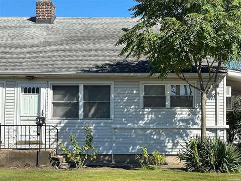 59 Suffolk Road, Island Park, NY 11558