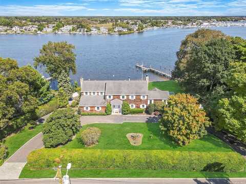 325 Great River Road, Great River, NY 11739