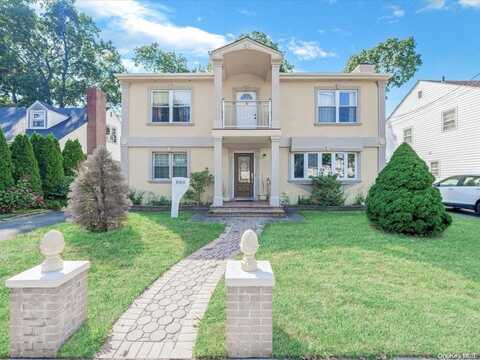 880 Barth Drive, North Baldwin, NY 11510