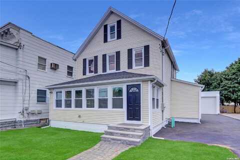 182 Eastern Parkway, Farmingdale, NY 11735