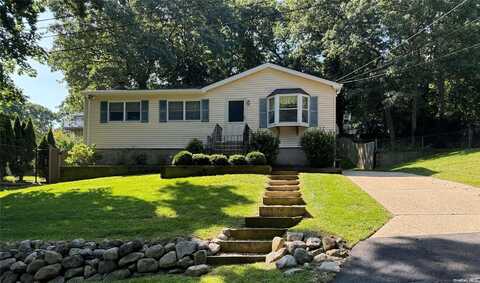 4 Flanders Road, Sound Beach, NY 11789