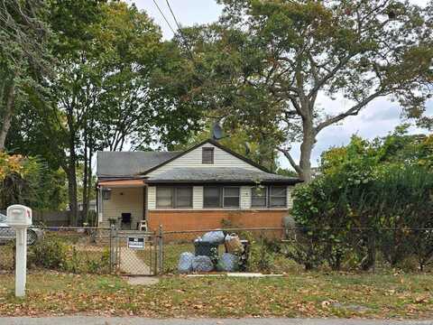 29 Hackensack Road, Mastic Beach, NY 11951