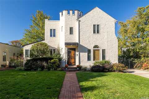 88 Fox Boulevard, Merrick, NY 11566