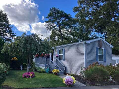 525/D11 Riverleigh, Riverhead, NY 11901