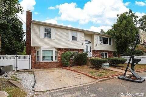 1 Karen Court, Bayville, NY 11709