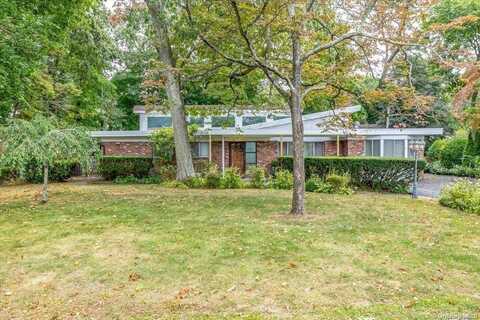 99 Guilford Avenue, Oakdale, NY 11769