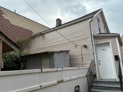 686 E 223rd Street, Bronx, NY 10466