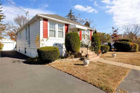 9 Arch Avenue, Farmingdale, NY 11735