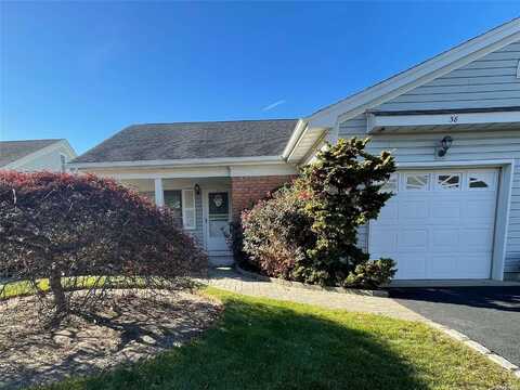 38 Primrose Lane, North Babylon, NY 11703