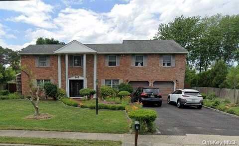 7 Apallo Lane, Hauppauge, NY 11788