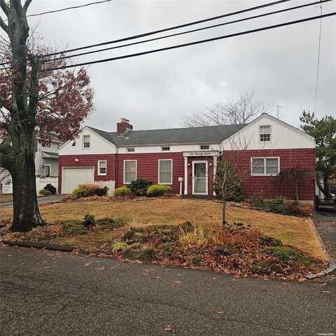 124 Mayhew Avenue, Babylon, NY 11702