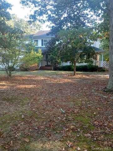 73 Margin Drive W, Shirley, NY 11967