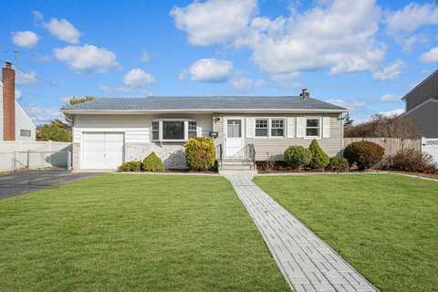 380 N Greene Avenue, Lindenhurst, NY 11757