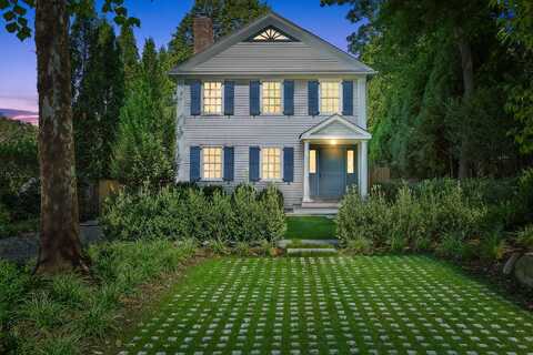 11 Harrison St, Sag Harbor, NY 11963