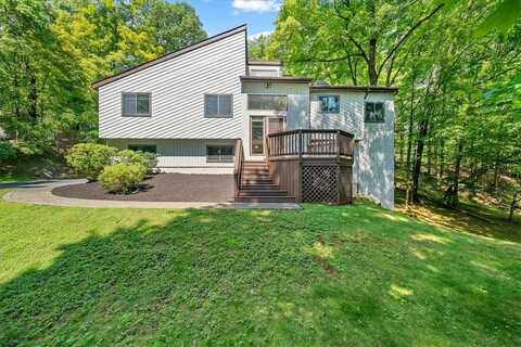 39 Powder Horn Road, Cortlandt Manor, NY 10567