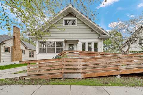 1009 Augusta Avenue, Elgin, IL 60120