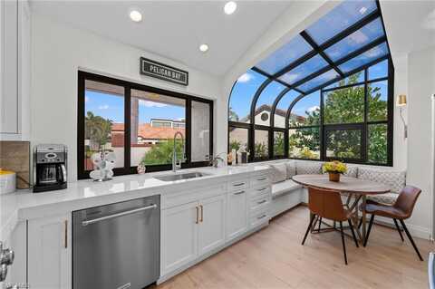 585 Bay Villas, NAPLES, FL 34108