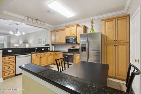 7990 BAYMEADOWS Road E, Jacksonville, FL 32256