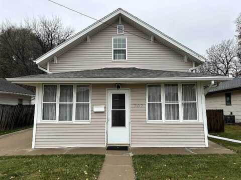 707 Prescott St, Sioux City, IA 51103