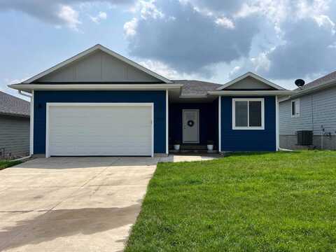 1604 14th St SE, Orange City, IA 51041