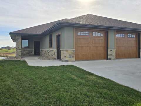 1009 Teres View Drive, Sioux Center, IA 51250