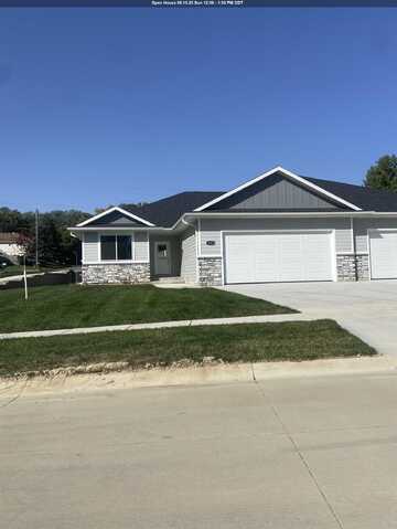 3401 Lafayette Dr, Sioux City, IA 51104