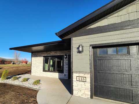 445 Larkspur Way, Sheldon, IA 51202