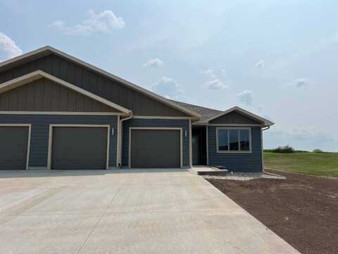 1008 14th St SE, Orange City, IA 51041