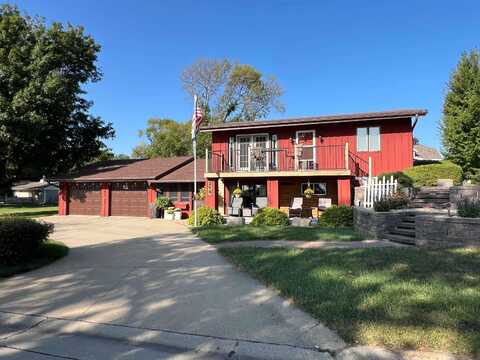 218 Frankfort Ave NE, Orange City, IA 51041