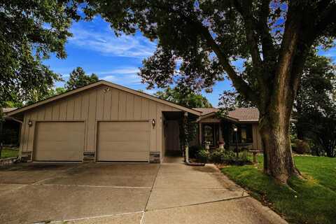 3708 S. Briar Path, Sioux City, IA 51104