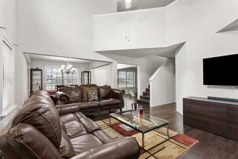 8811 Eastwood Avenue, Crossroads, TX 76227