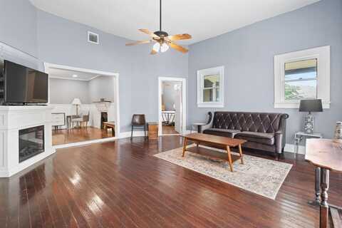809 E Adams Street, Itasca, TX 76055