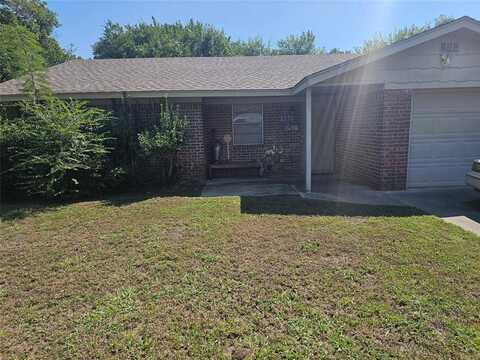 1210 S Howeth Street, Gainesville, TX 76240