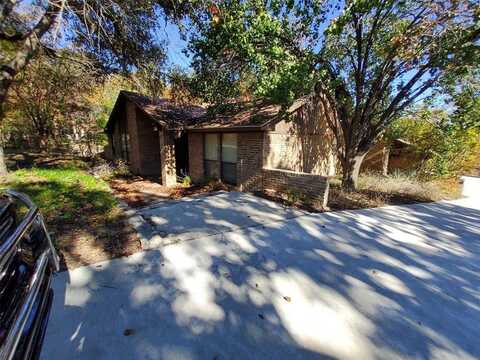 913 Highwoods Trail, Fort Worth, TX 76112