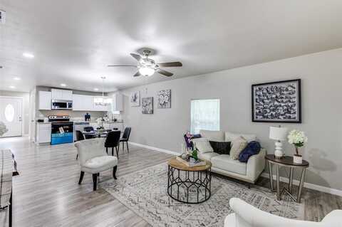 831 Lawrence Street, Gainesville, TX 76240