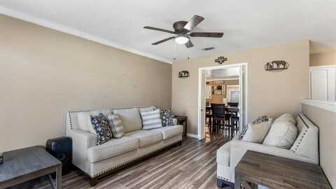 6725 Plantation Road, Forest Hill, TX 76140