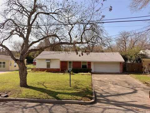 909 Hallum Street, River Oaks, TX 76114