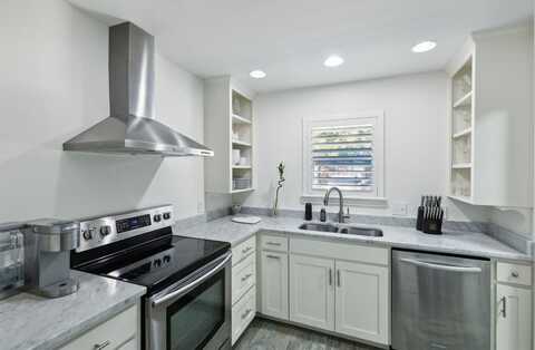 1131 Roaring Springs Road, Fort Worth, TX 76114