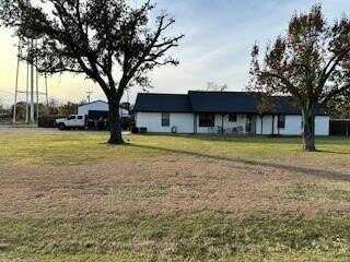 700 Arapaho Drive, Tioga, TX 76271