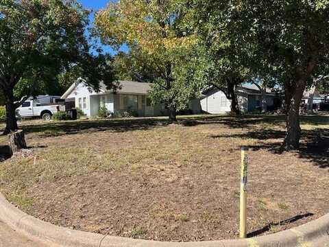 810 S Mills Drive, Euless, TX 76040