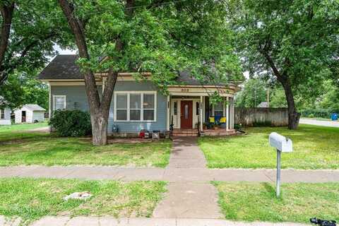 303 S Church Street, Winters, TX 79567