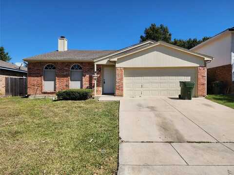 607 Hollyberry Drive, Mansfield, TX 76063