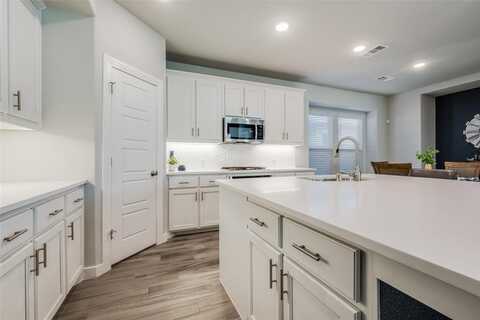 712 8th Street, Argyle, TX 76226