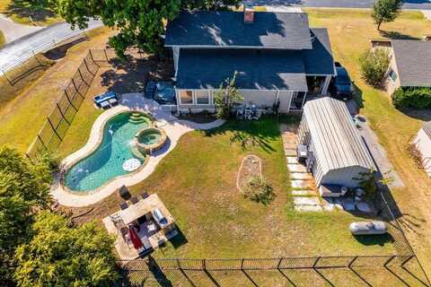 734 Kiowa Drive W, Gainesville, TX 76240