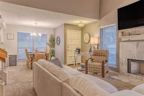2101 Park Willow Lane, Arlington, TX 76011